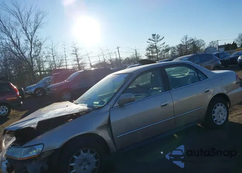 2002 Honda Accord 2.3 Lx из США, поврежденный, VIN 3HGCG56482G704298